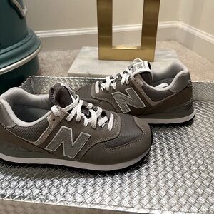 BRAND NEW!! Womens New Balance 574 size 7.5